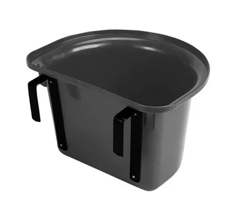 Stubbs Plastic Portable Manger - Black