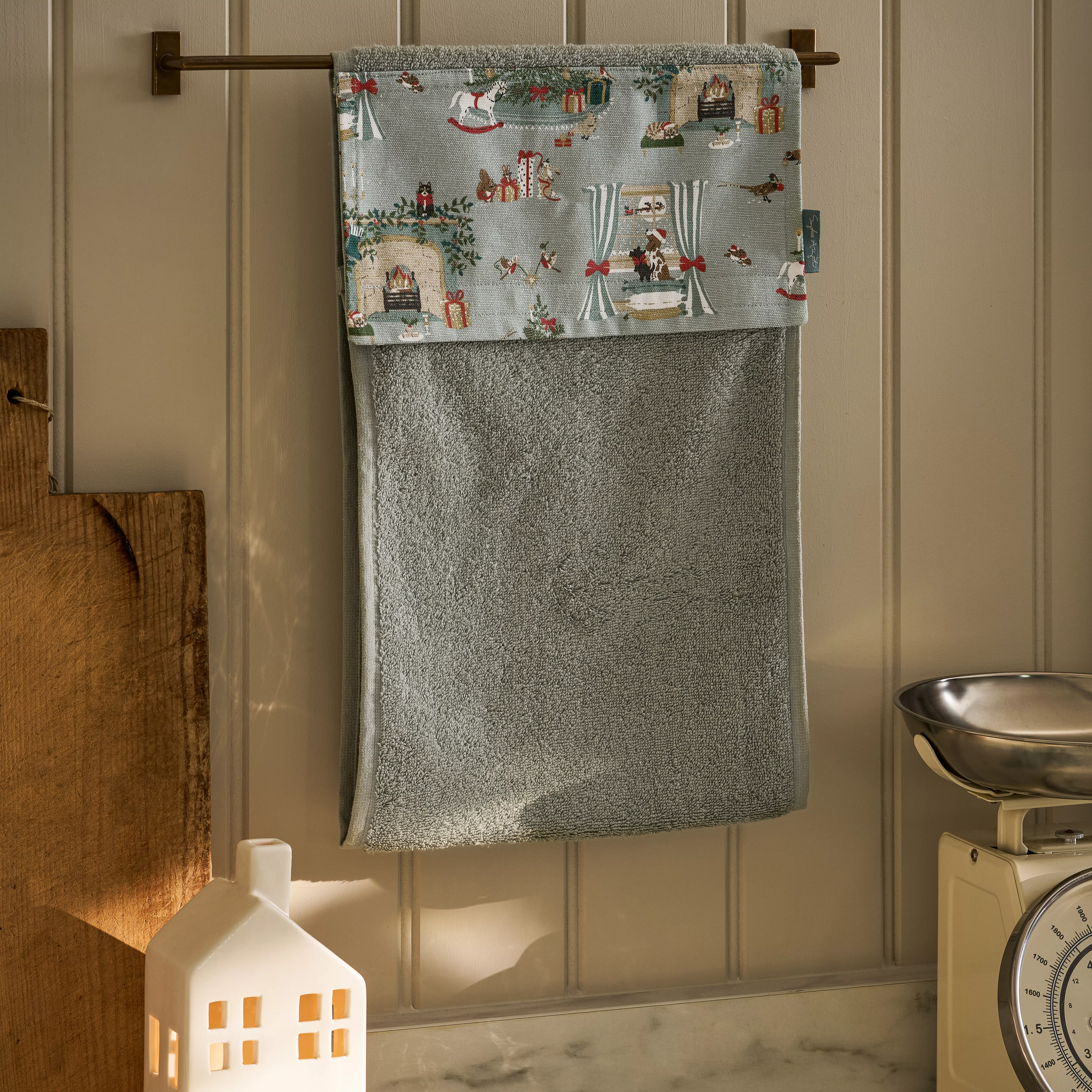 Cosy Christmas Roller Hand Towel