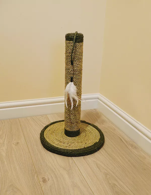 Seagrass Feather Post Cat Scratcher