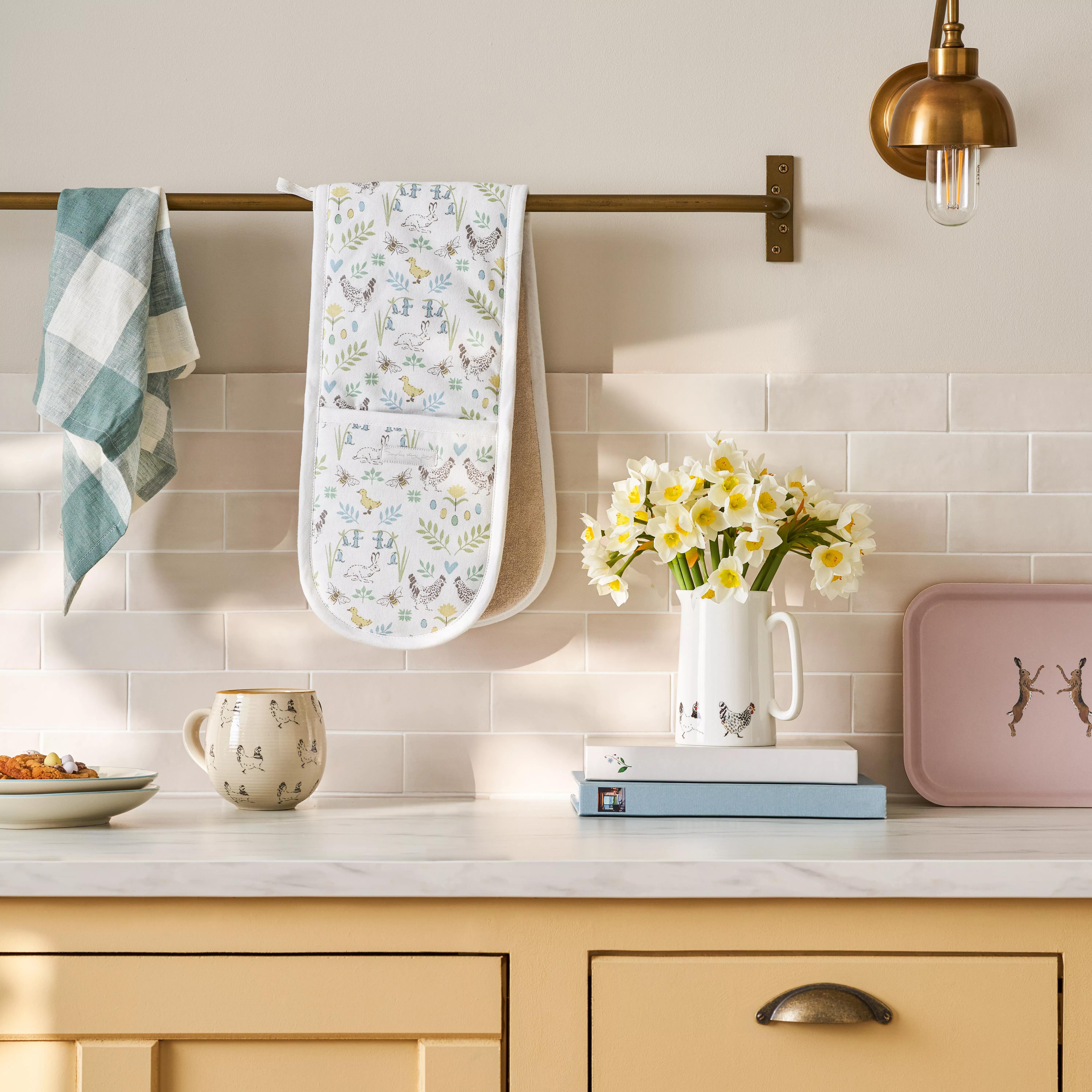 Double Oven Glove - Spring Chicken