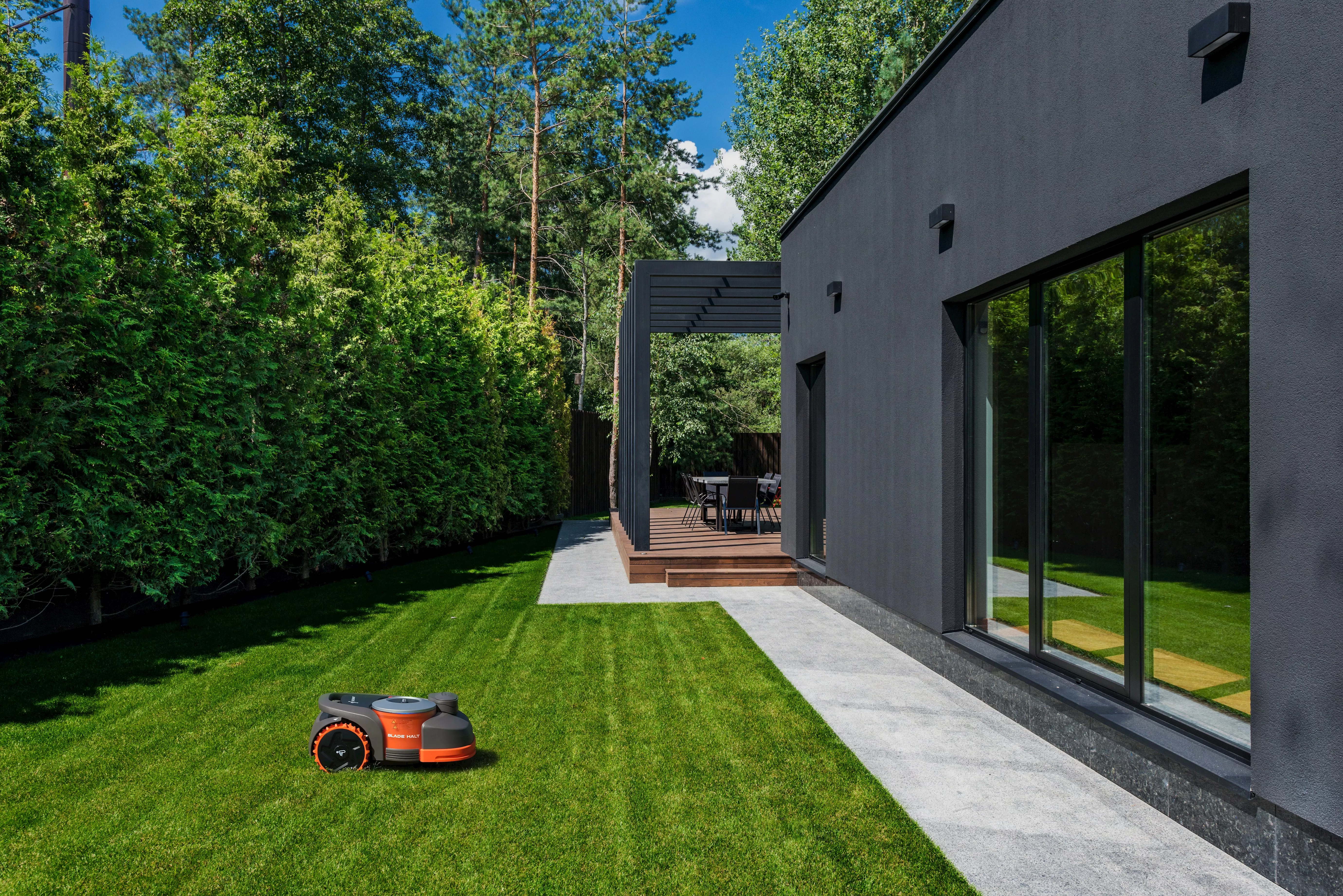 H1500E-VF Navimow Robotic Mower with VisionFence (Up to 1,500m2)
