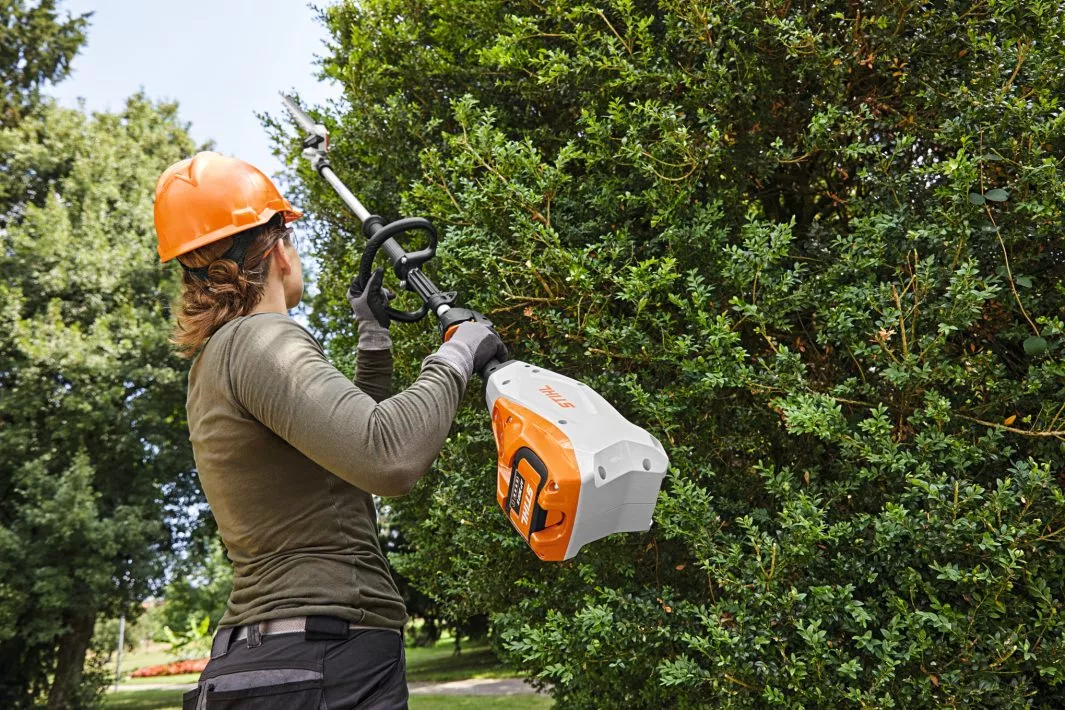 HLA 135 K Cordless Hedge Trimmer - AP